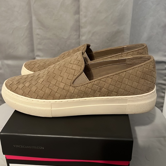 Vince Camuto Kamron Sneaker EUC - Picture 2 of 5